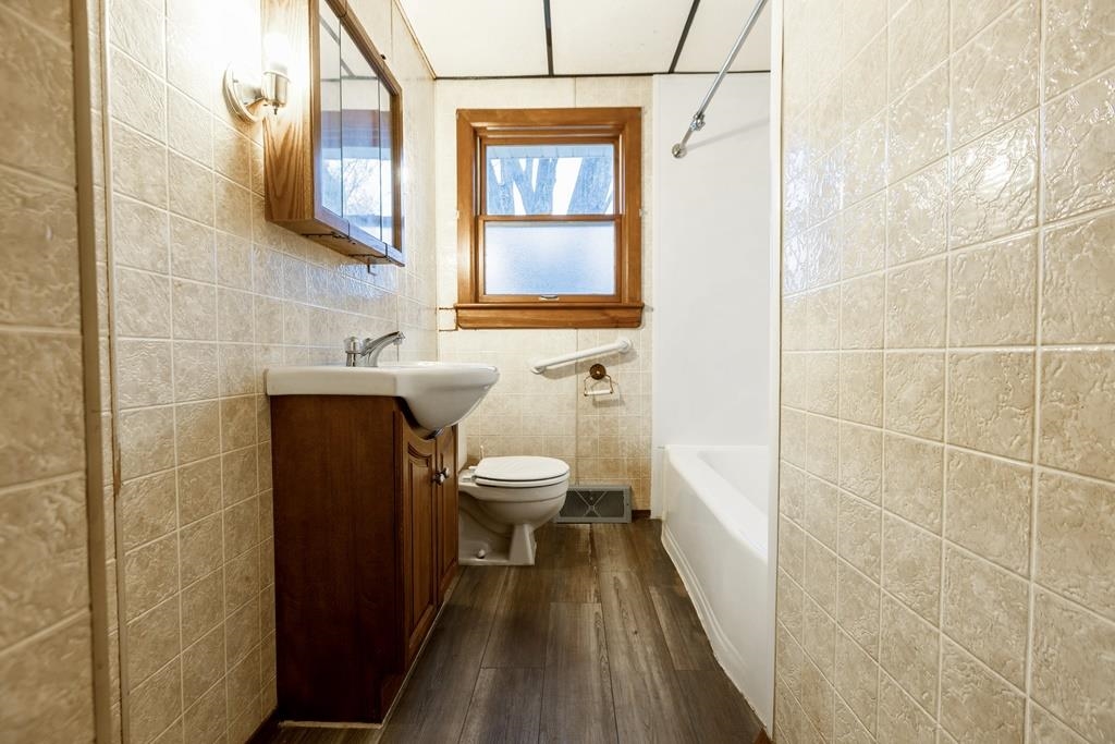 Collins, Wisconsin 54207, United States, 3 Bedrooms Bedrooms, ,1 BathroomBathrooms,Residential,Active,98902