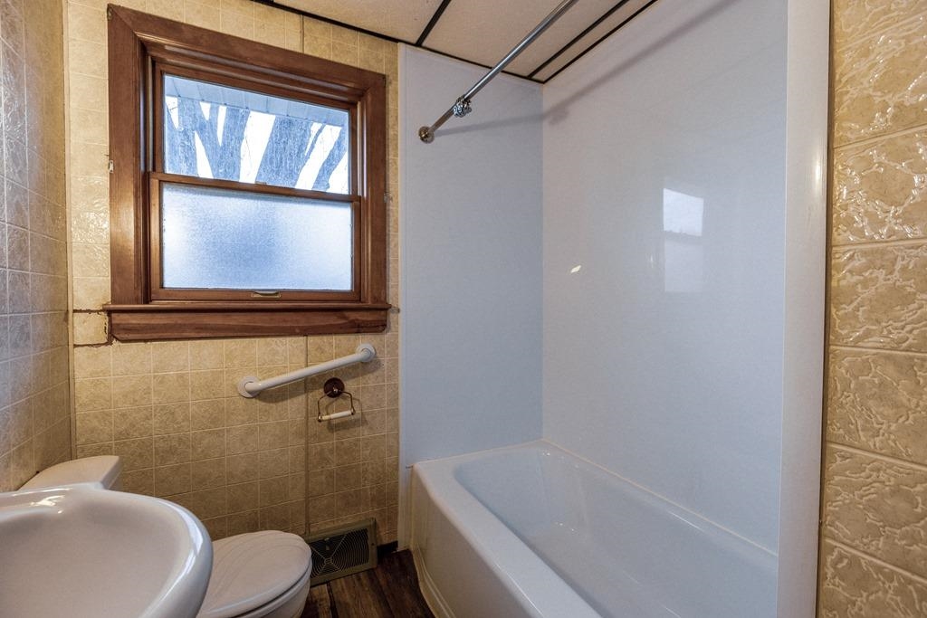 Collins, Wisconsin 54207, United States, 3 Bedrooms Bedrooms, ,1 BathroomBathrooms,Residential,Active,98902