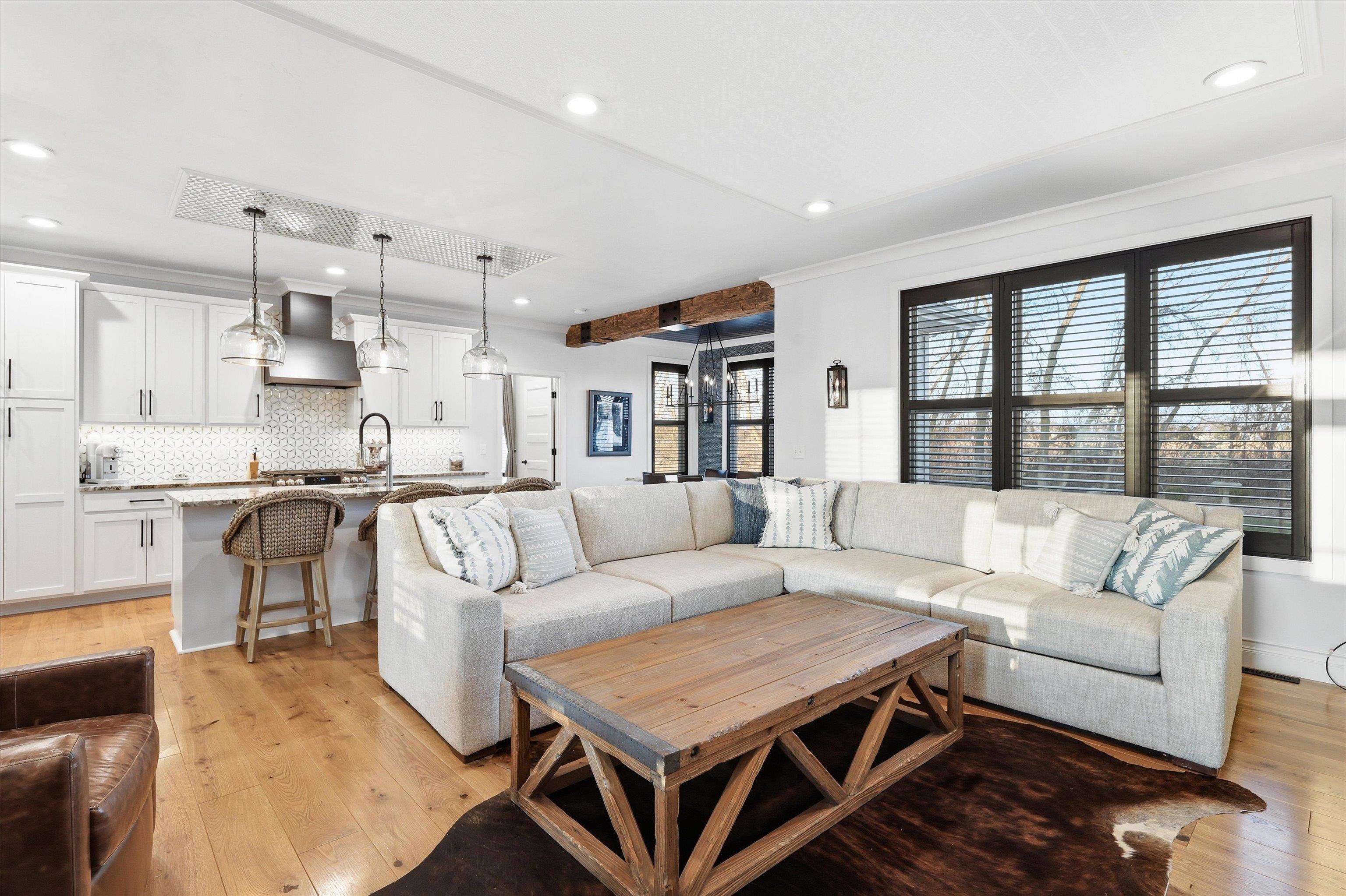 N1200 FORSYTH Parkway