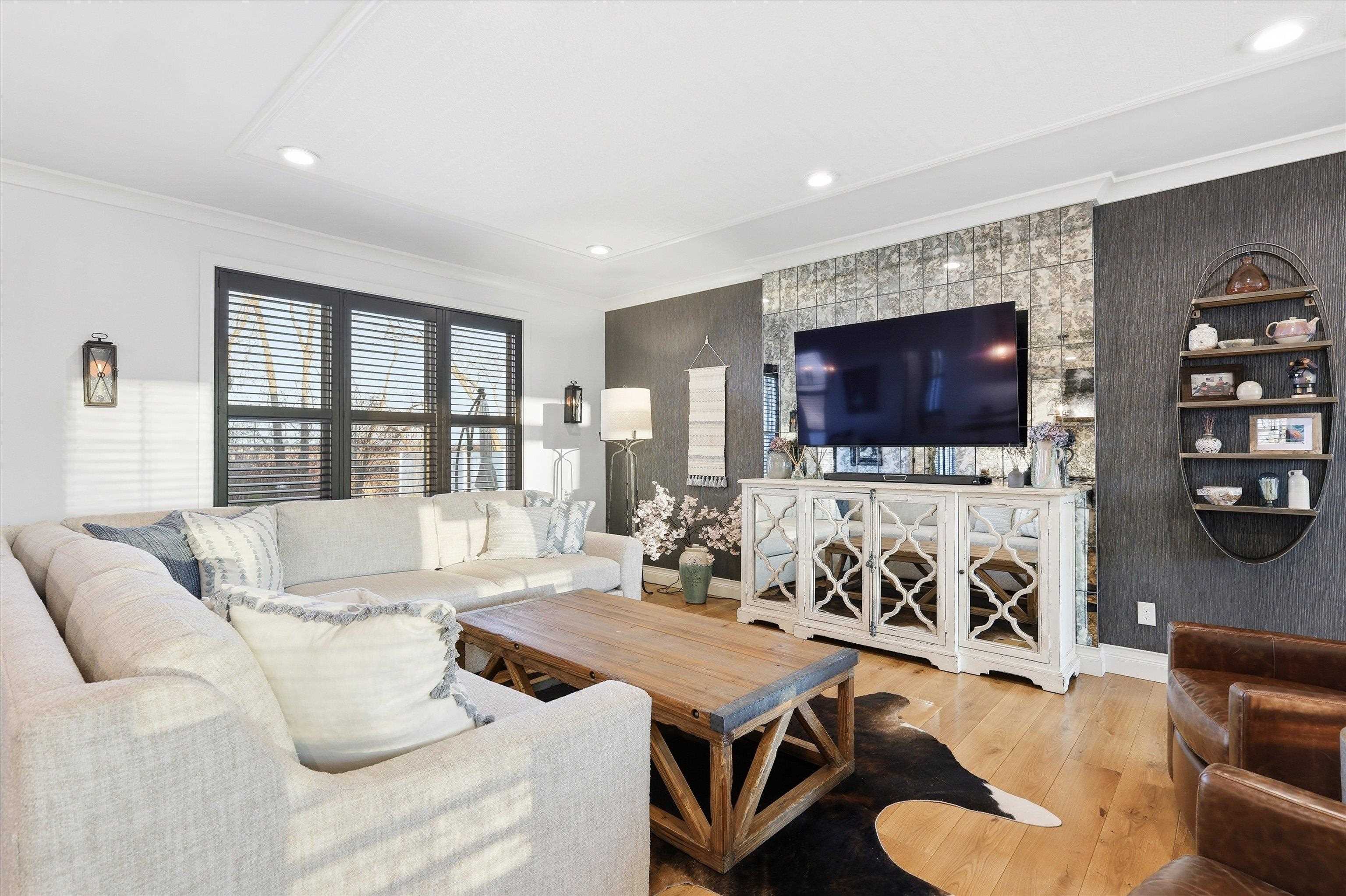 N1200 FORSYTH Parkway