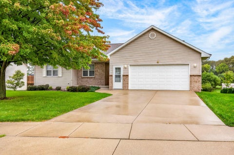 Photo of 985 SPRINGS Road, FOND DU LAC, WI 54935 (MLS # 50333011)