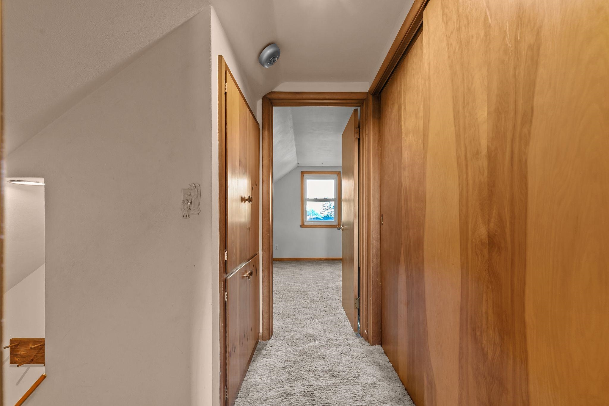 Appleton, Wisconsin 54915, United States, 4 Bedrooms Bedrooms, ,1 BathroomBathrooms,Residential,Active,225909