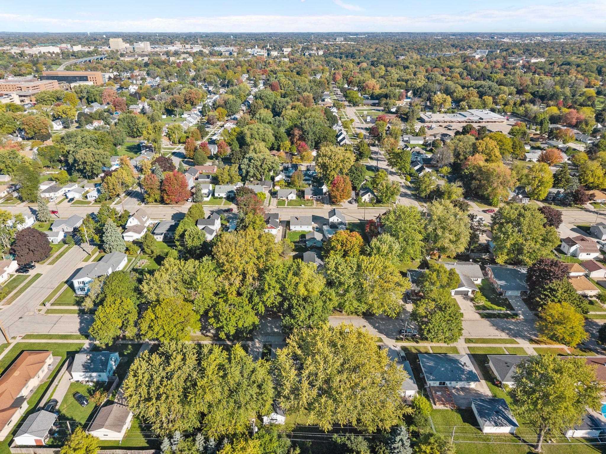 Appleton, Wisconsin 54915, United States, 4 Bedrooms Bedrooms, ,1 BathroomBathrooms,Residential,Active,225909