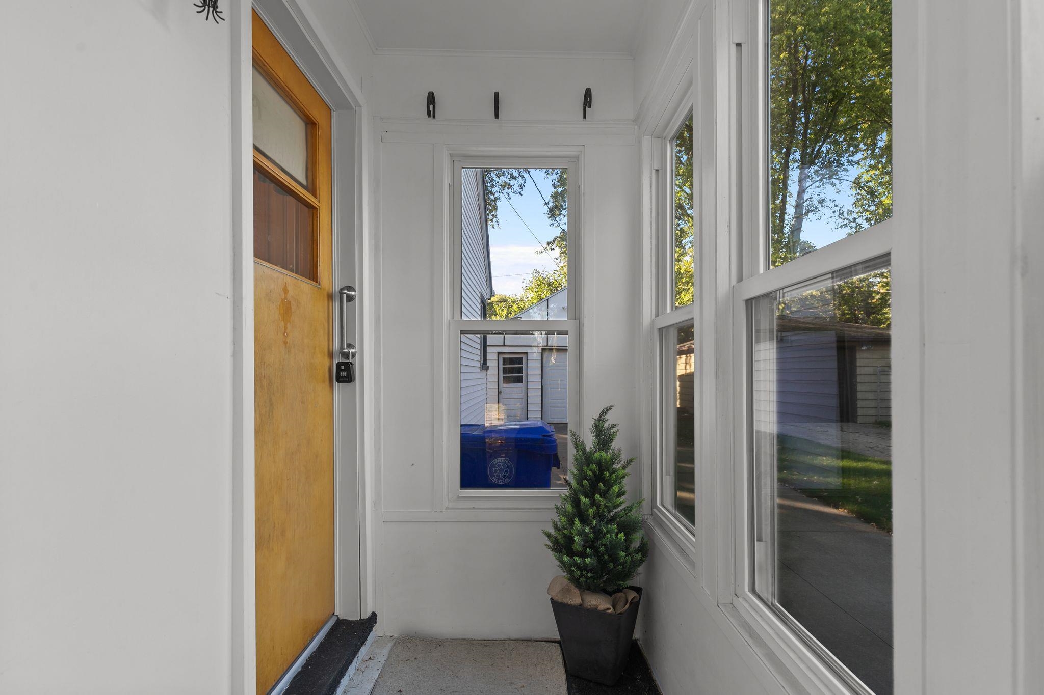 Appleton, Wisconsin 54915, United States, 4 Bedrooms Bedrooms, ,1 BathroomBathrooms,Residential,Active,225909