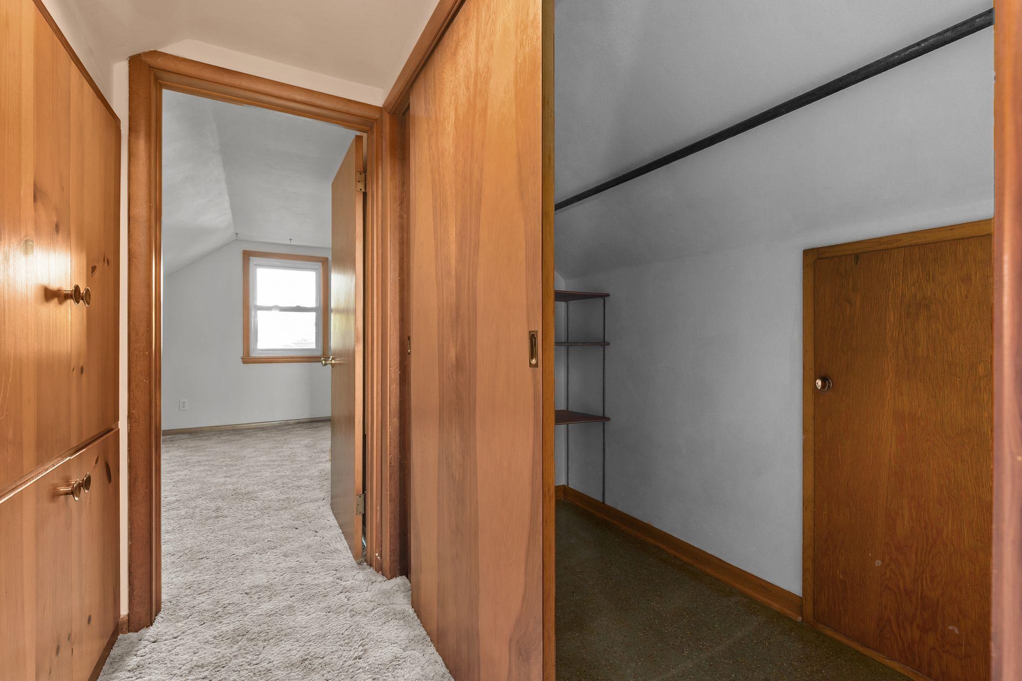 Appleton, Wisconsin 54915, United States, 4 Bedrooms Bedrooms, ,1 BathroomBathrooms,Residential,Active,225909