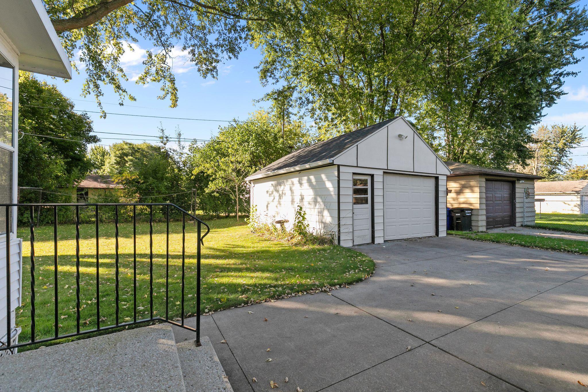 Appleton, Wisconsin 54915, United States, 4 Bedrooms Bedrooms, ,1 BathroomBathrooms,Residential,Active,225909