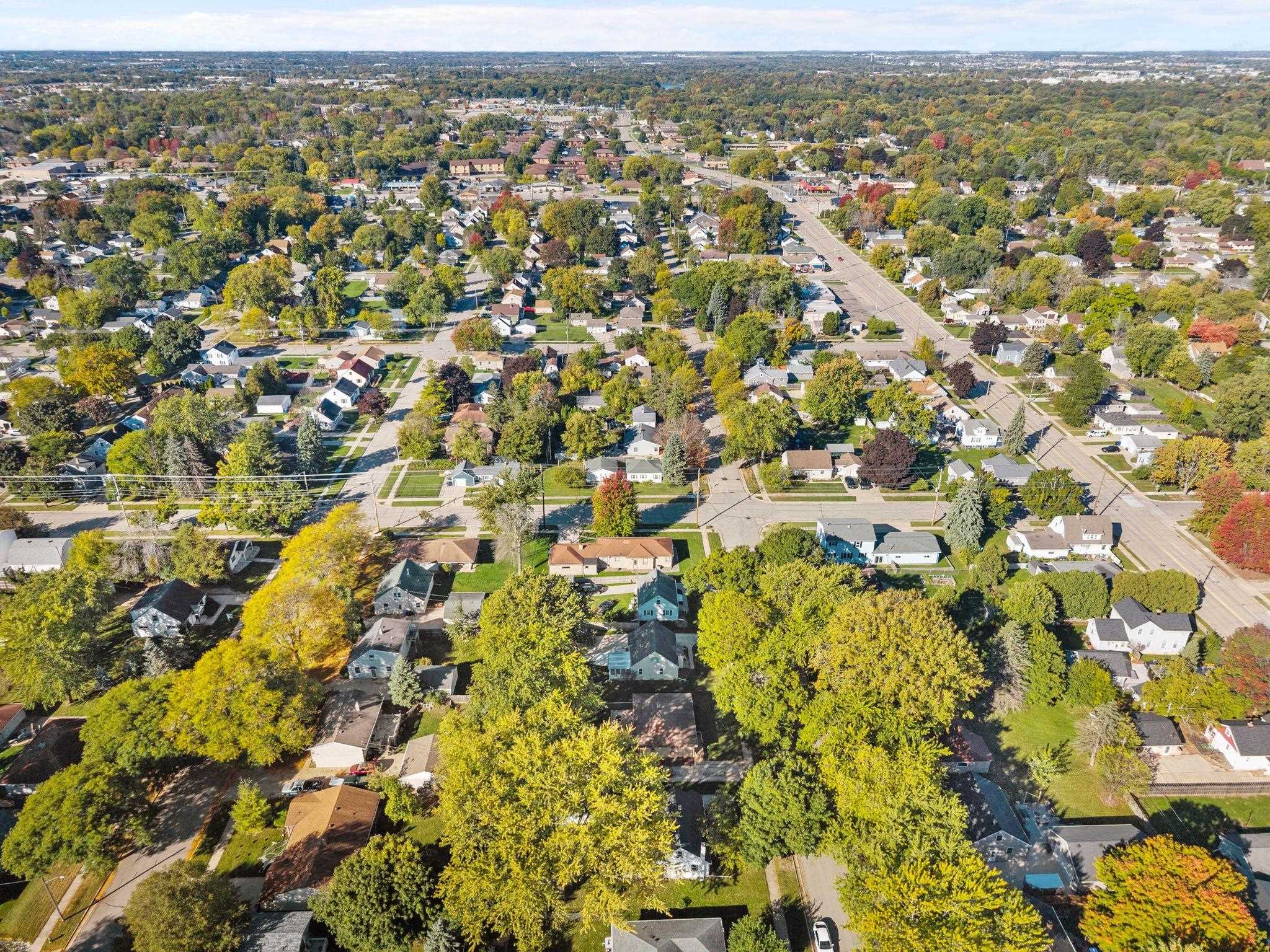 Appleton, Wisconsin 54915, United States, 4 Bedrooms Bedrooms, ,1 BathroomBathrooms,Residential,Active,225909