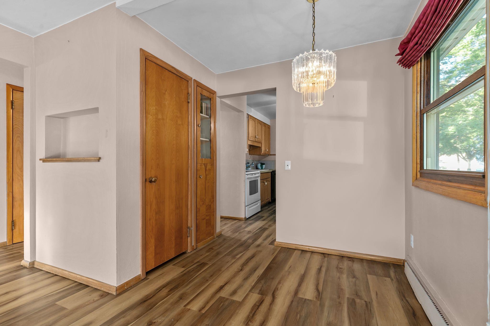 Appleton, Wisconsin 54915, United States, 4 Bedrooms Bedrooms, ,1 BathroomBathrooms,Residential,Active,225909