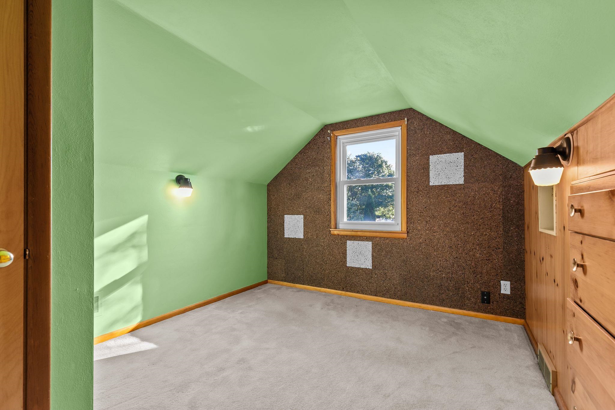 Appleton, Wisconsin 54915, United States, 4 Bedrooms Bedrooms, ,1 BathroomBathrooms,Residential,Active,225909