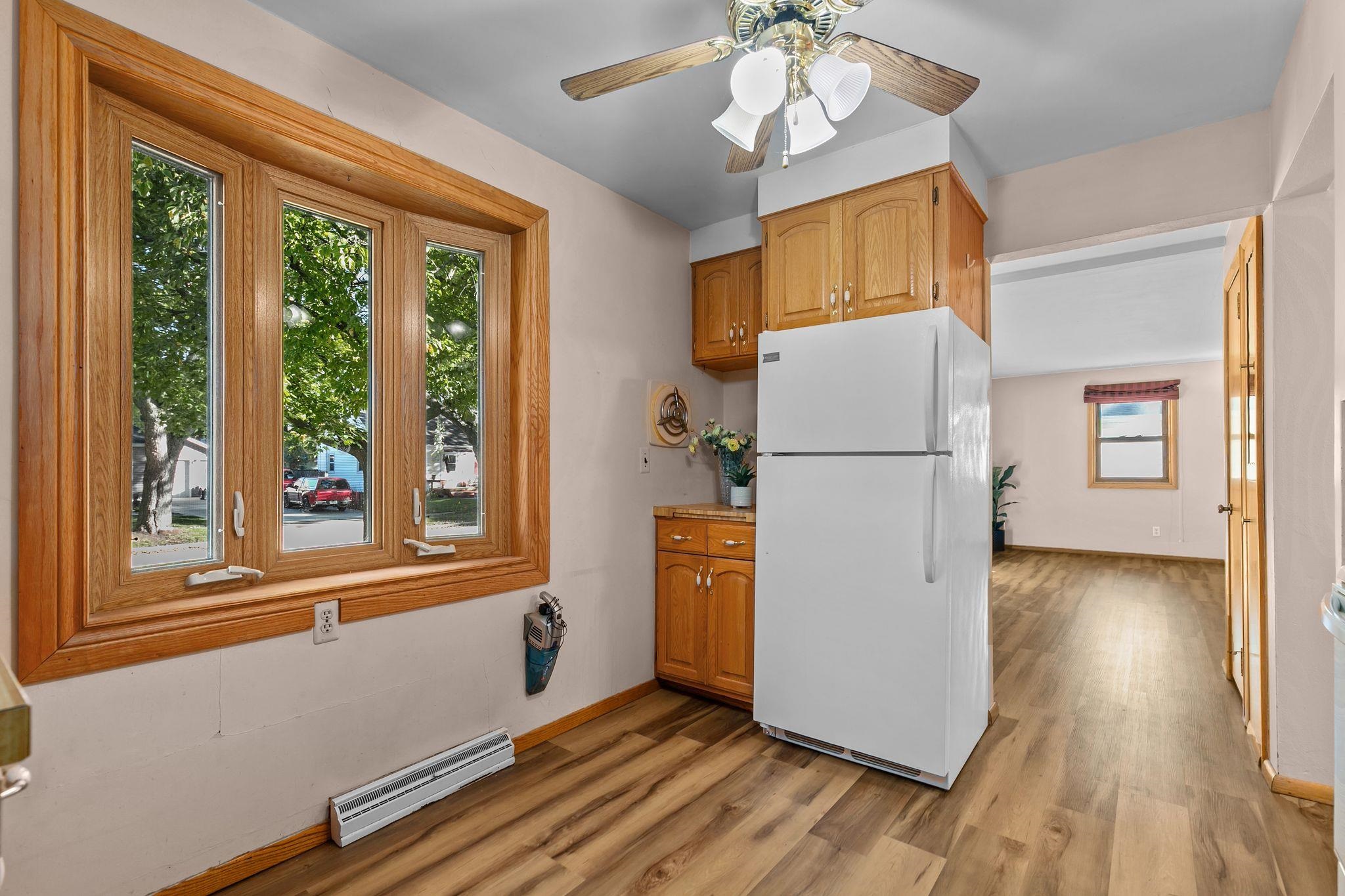 Appleton, Wisconsin 54915, United States, 4 Bedrooms Bedrooms, ,1 BathroomBathrooms,Residential,Active,225909