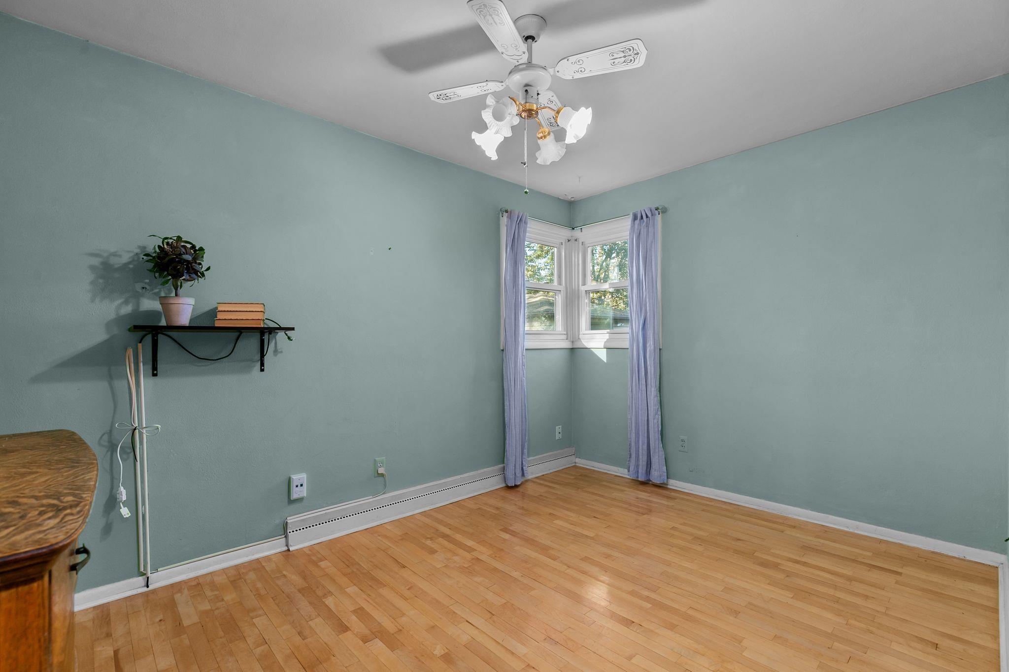 Appleton, Wisconsin 54915, United States, 4 Bedrooms Bedrooms, ,1 BathroomBathrooms,Residential,Active,225909