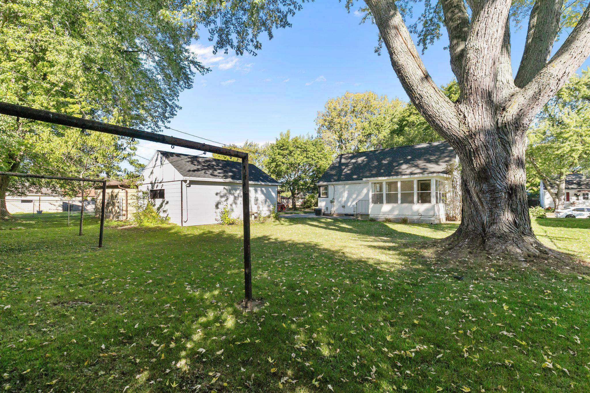 Appleton, Wisconsin 54915, United States, 4 Bedrooms Bedrooms, ,1 BathroomBathrooms,Residential,Active,225909