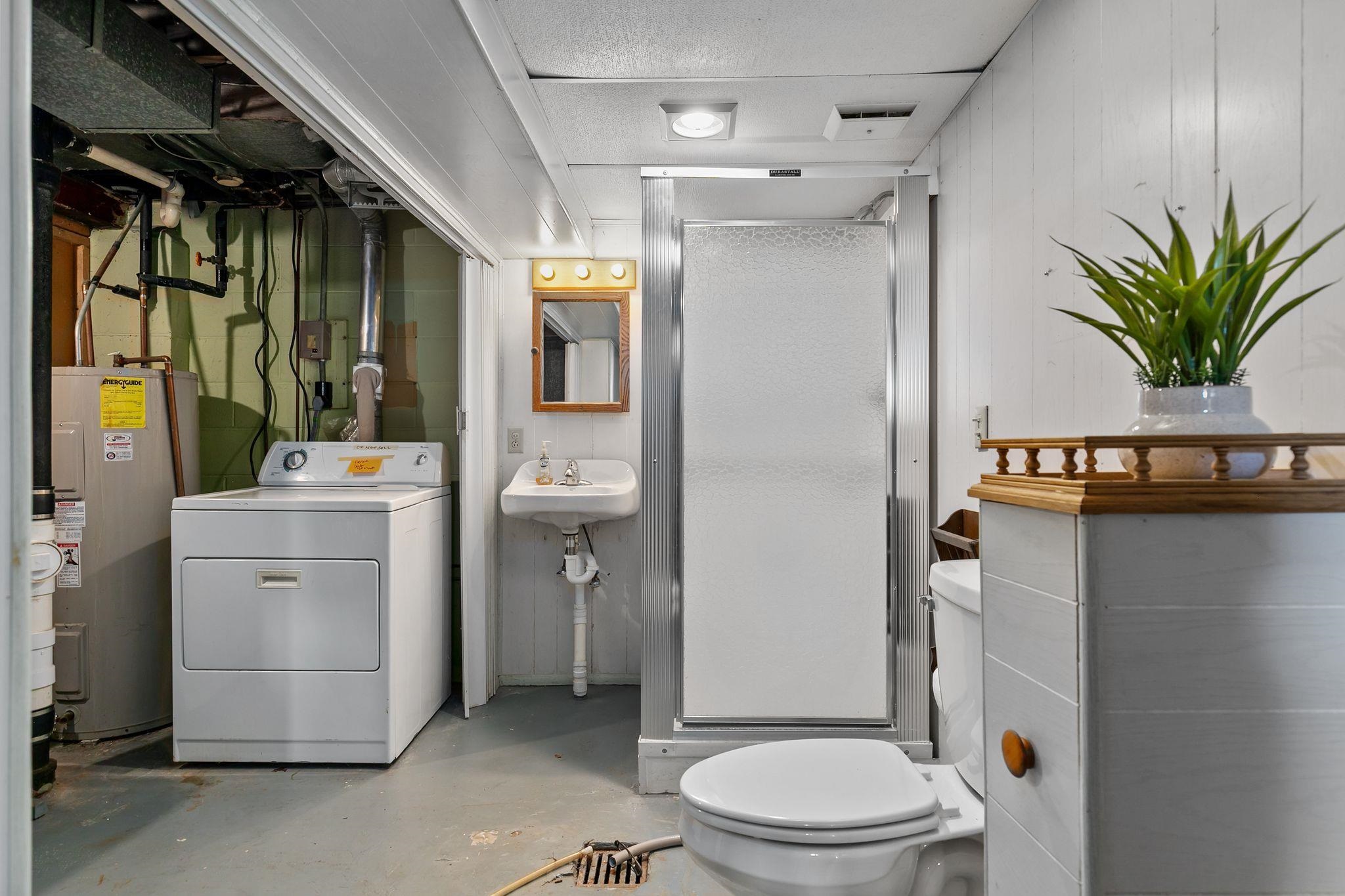 Appleton, Wisconsin 54915, United States, 4 Bedrooms Bedrooms, ,1 BathroomBathrooms,Residential,Active,225909