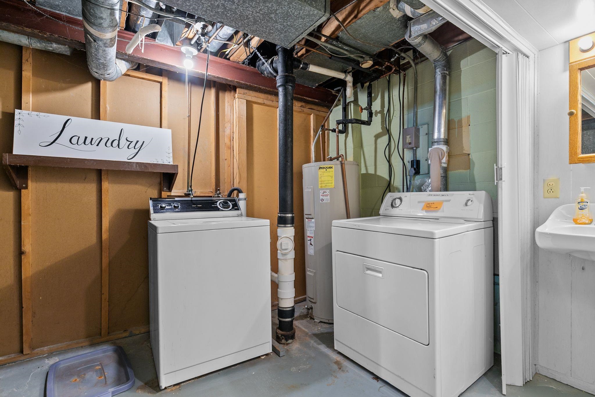 Appleton, Wisconsin 54915, United States, 4 Bedrooms Bedrooms, ,1 BathroomBathrooms,Residential,Active,225909