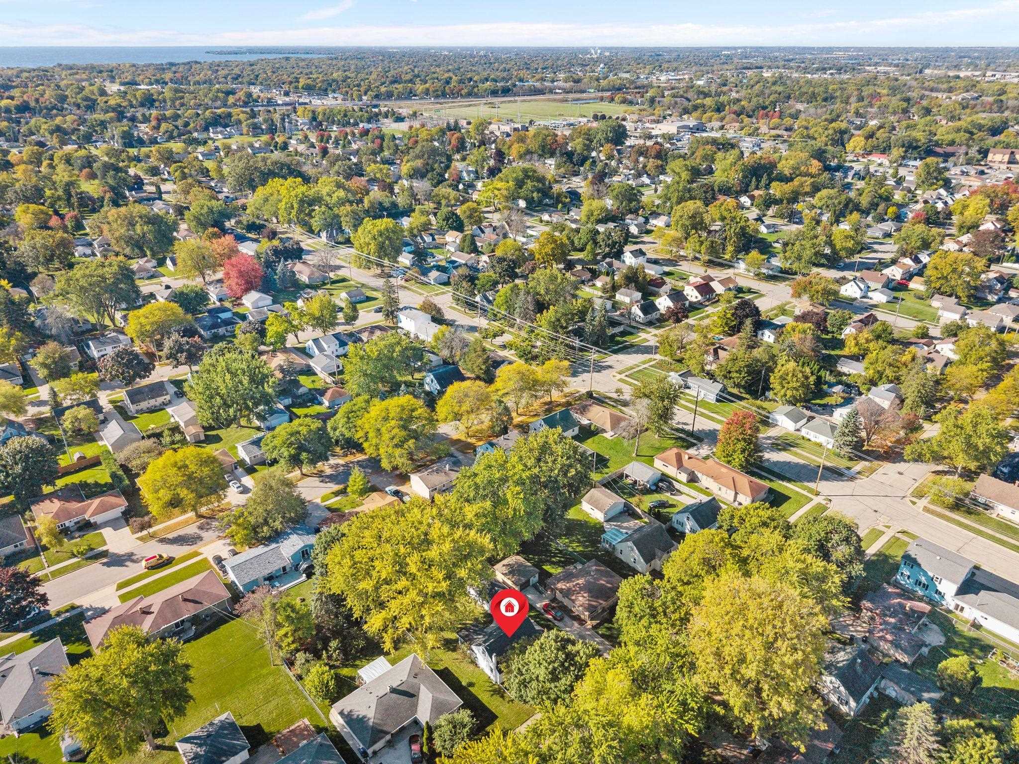 Appleton, Wisconsin 54915, United States, 4 Bedrooms Bedrooms, ,1 BathroomBathrooms,Residential,Active,225909