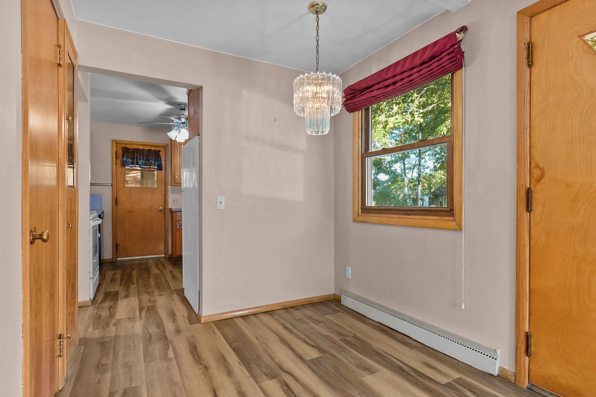 Appleton, Wisconsin 54915, United States, 4 Bedrooms Bedrooms, ,1 BathroomBathrooms,Residential,Active,225909