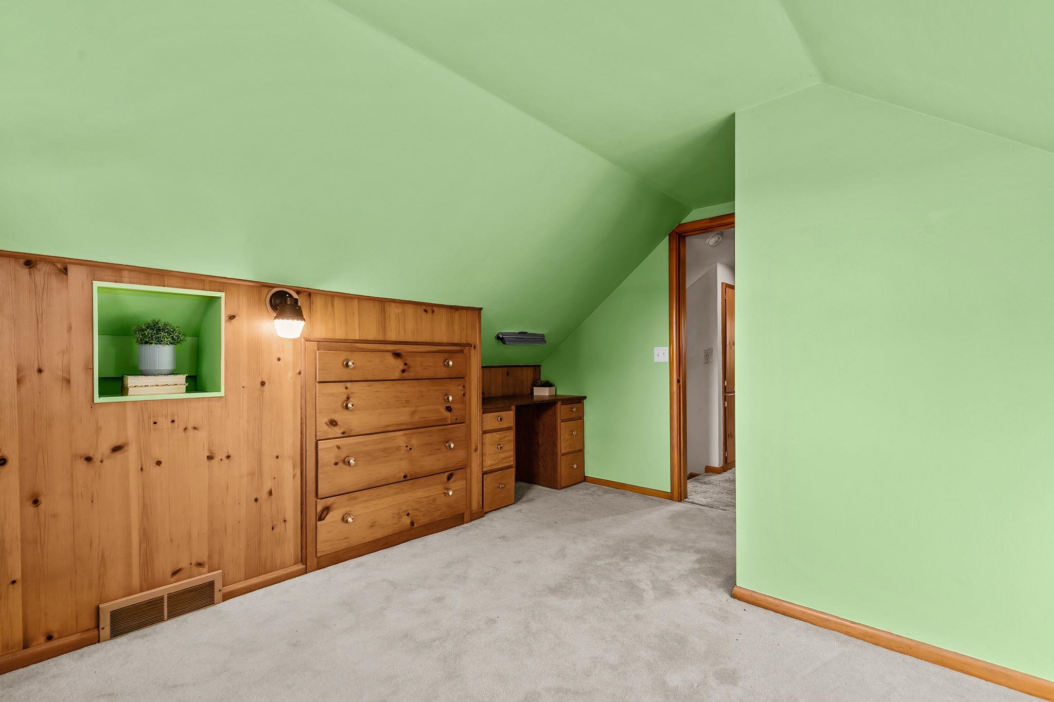 Appleton, Wisconsin 54915, United States, 4 Bedrooms Bedrooms, ,1 BathroomBathrooms,Residential,Active,225909