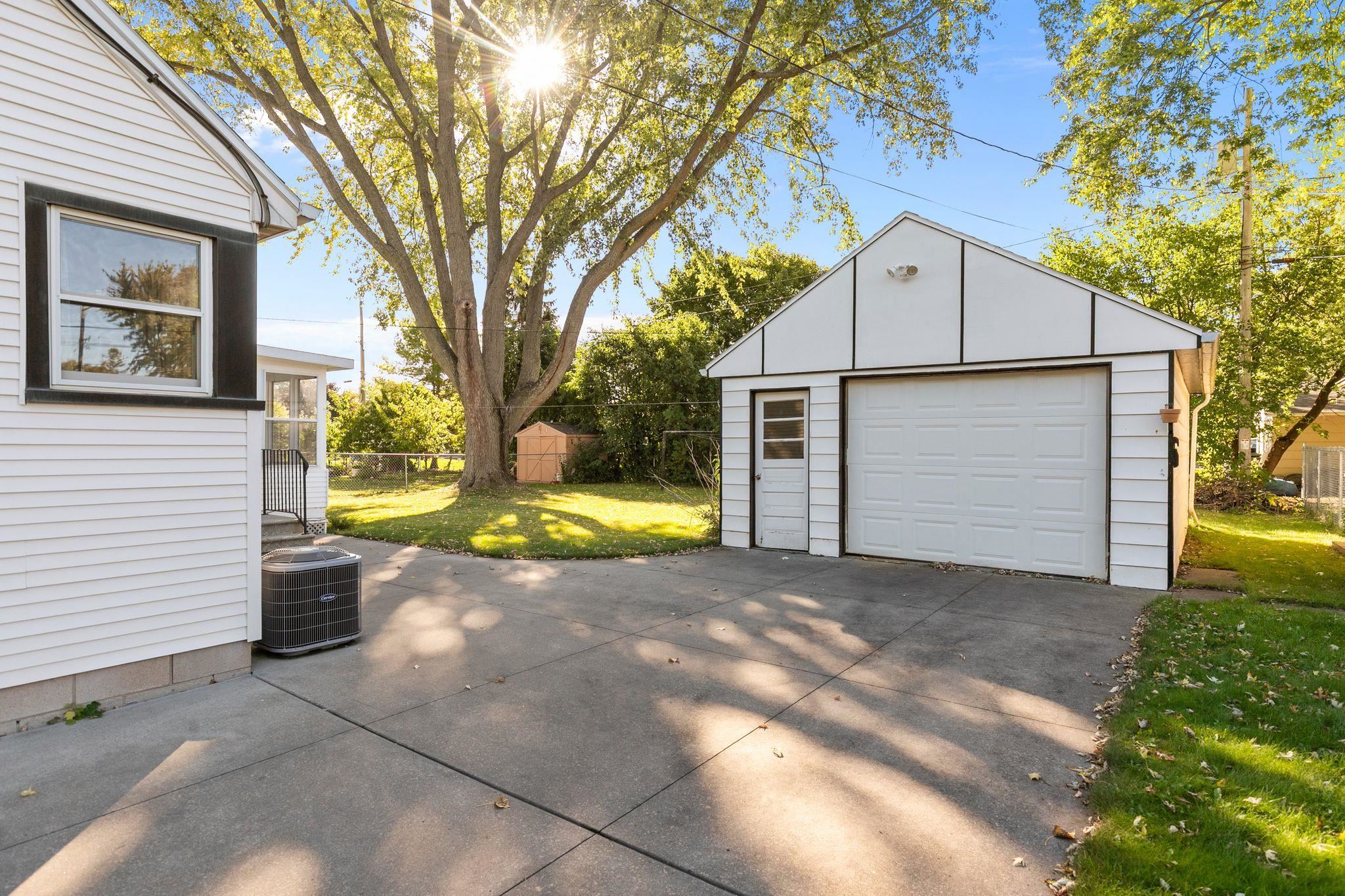 Appleton, Wisconsin 54915, United States, 4 Bedrooms Bedrooms, ,1 BathroomBathrooms,Residential,Active,225909