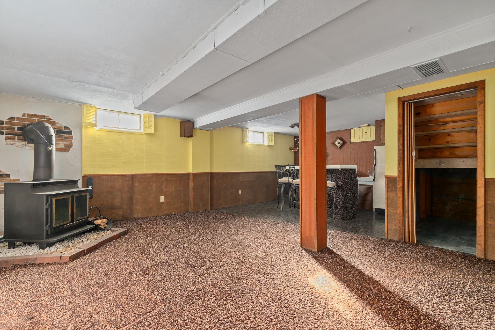 Appleton, Wisconsin 54915, United States, 4 Bedrooms Bedrooms, ,1 BathroomBathrooms,Residential,Active,225909