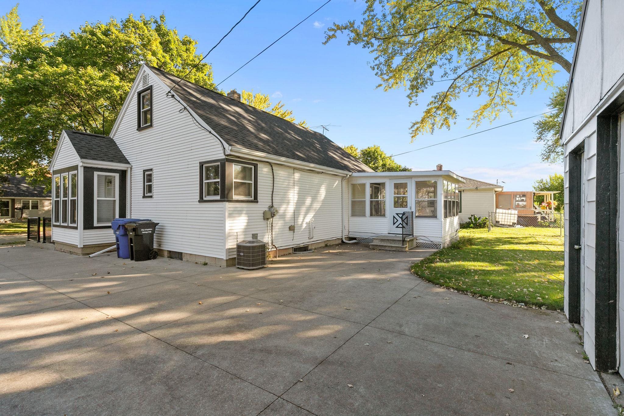 Appleton, Wisconsin 54915, United States, 4 Bedrooms Bedrooms, ,1 BathroomBathrooms,Residential,Active,225909