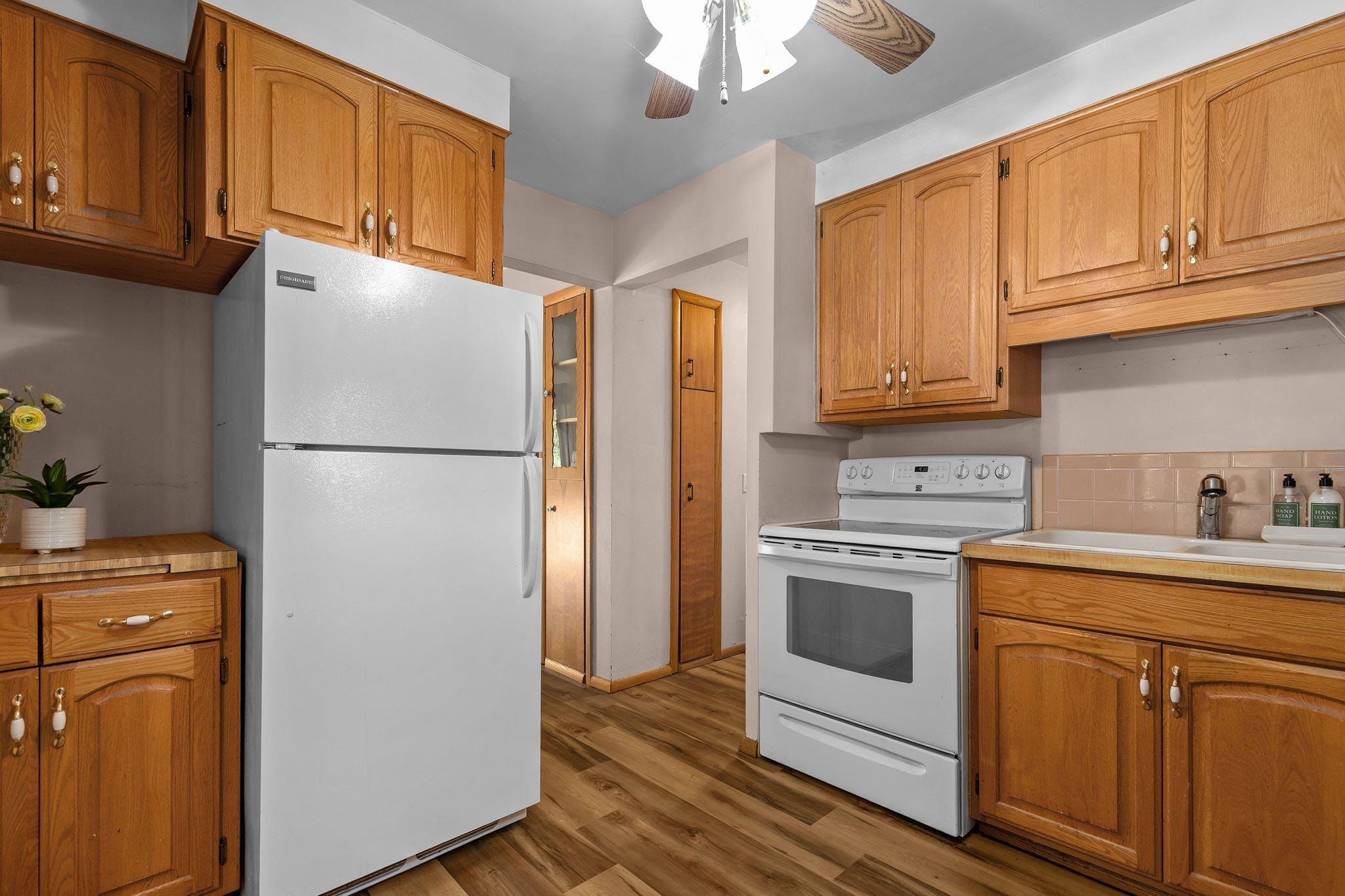 Appleton, Wisconsin 54915, United States, 4 Bedrooms Bedrooms, ,1 BathroomBathrooms,Residential,Active,225909