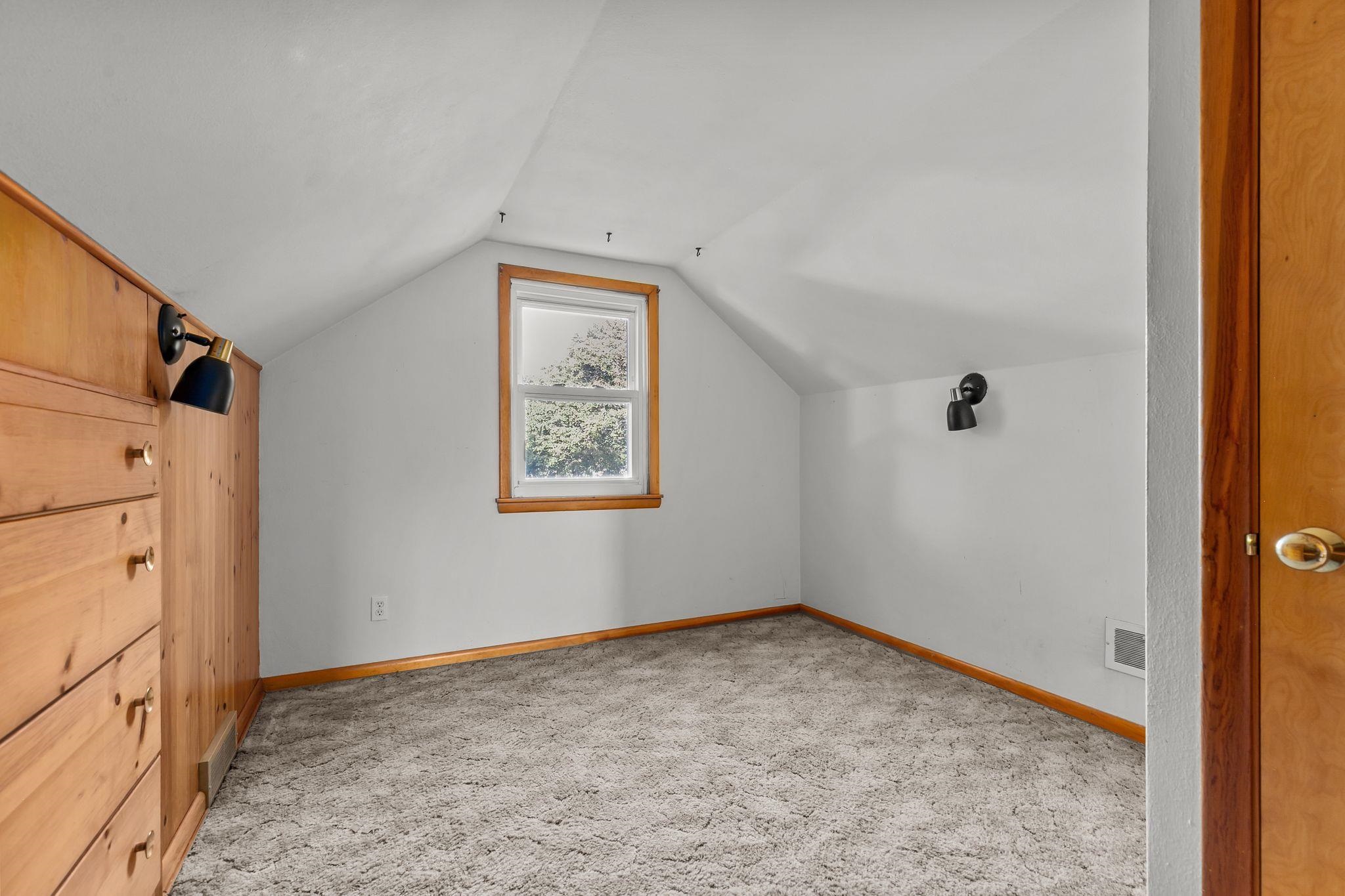 Appleton, Wisconsin 54915, United States, 4 Bedrooms Bedrooms, ,1 BathroomBathrooms,Residential,Active,225909