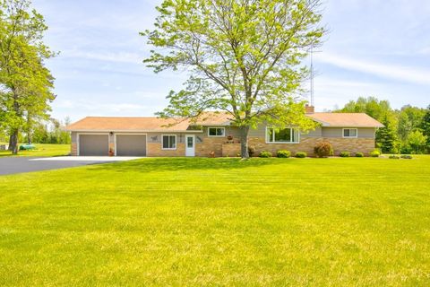 Photo of N3616 US 41 Highway, MENOMINEE, MI 49858 (MLS # 50307902)