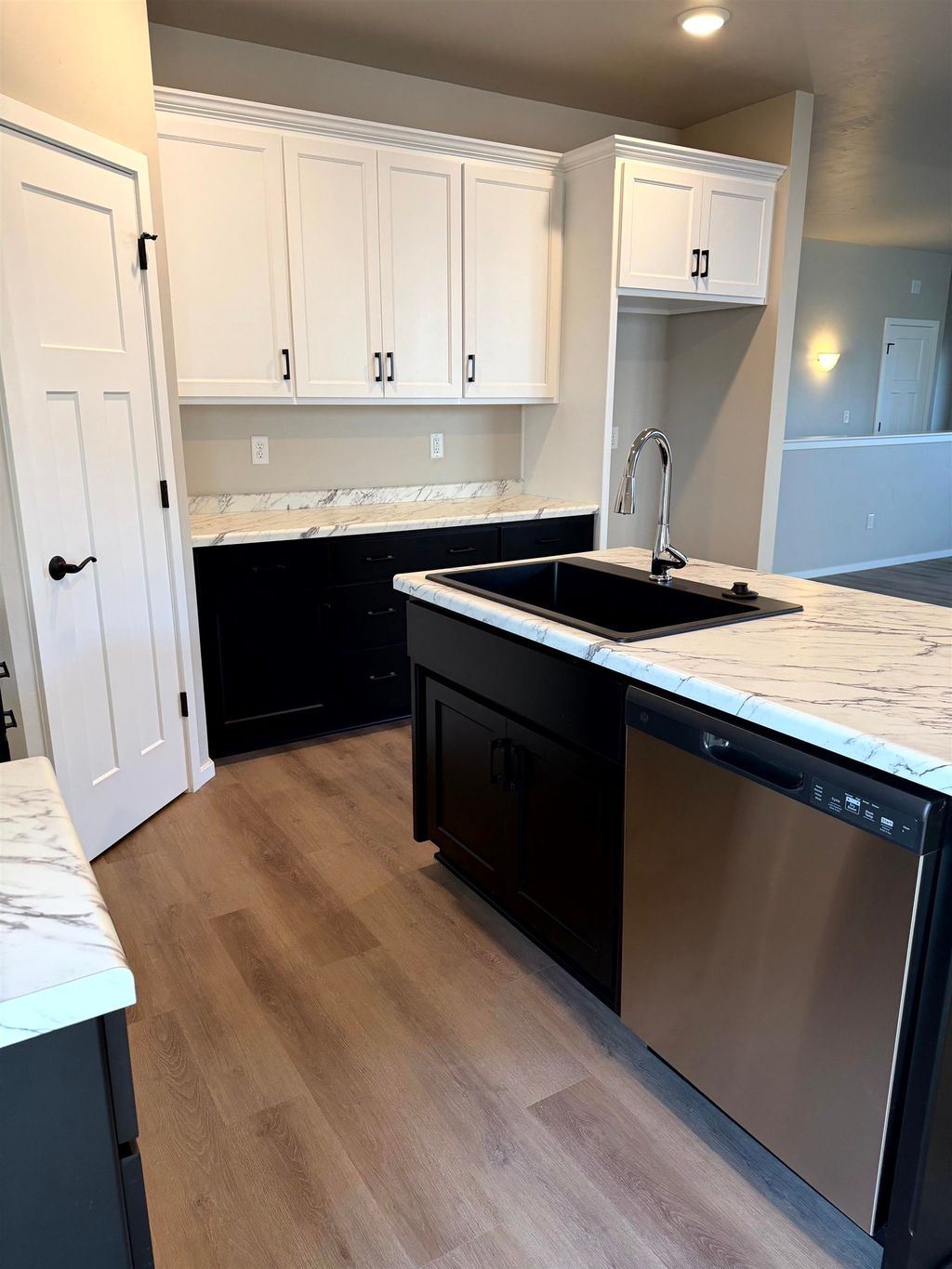 Photo of N9330 GEMSTONE Court, APPLETON, WI 54915 (MLS # 50314142)