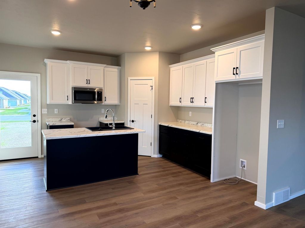 Photo of N9330 GEMSTONE Court, APPLETON, WI 54915 (MLS # 50314142)