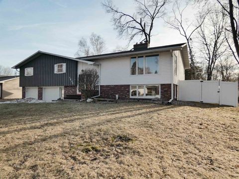 Photo of 1635 BIRCHWOOD Drive, GREEN BAY, WI 54304 (MLS # 50321788)