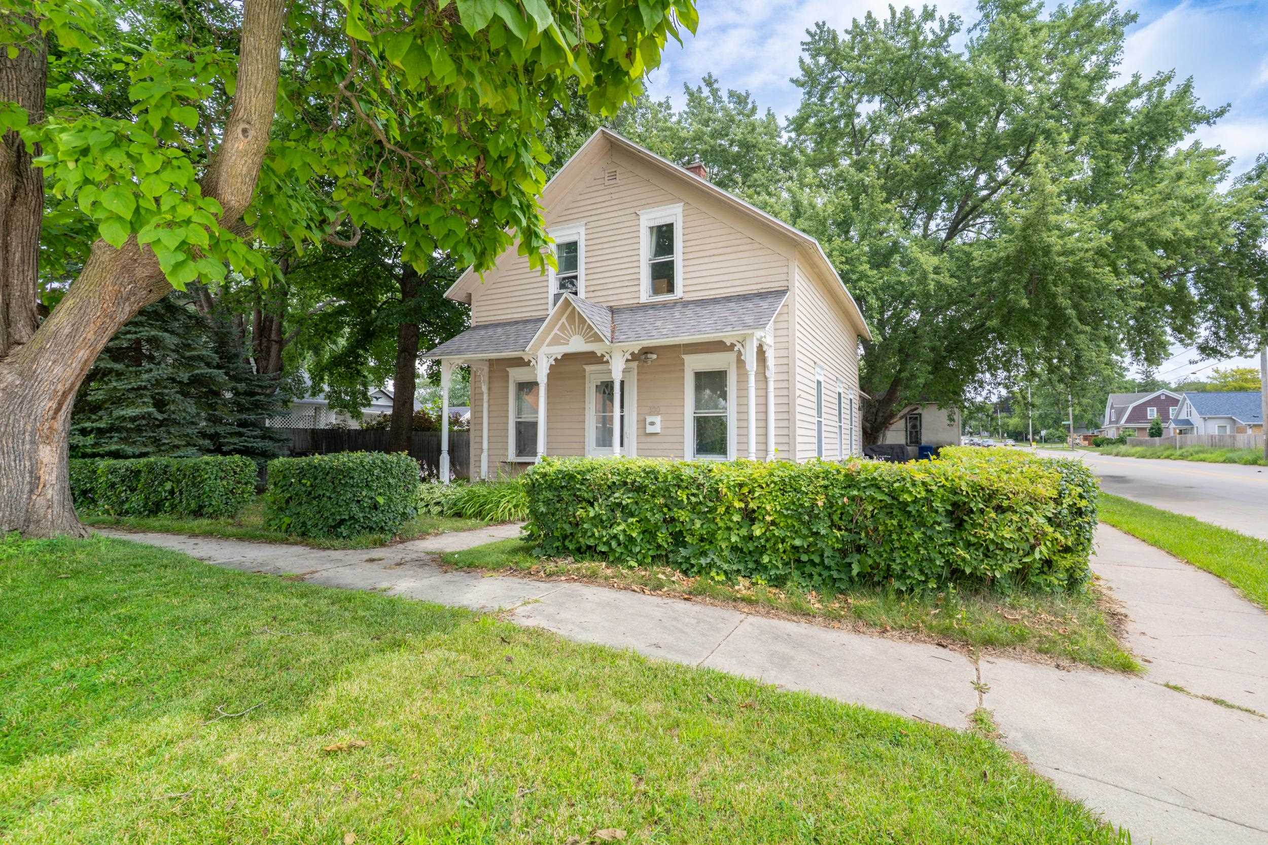 100 N WINNEBAGO Street