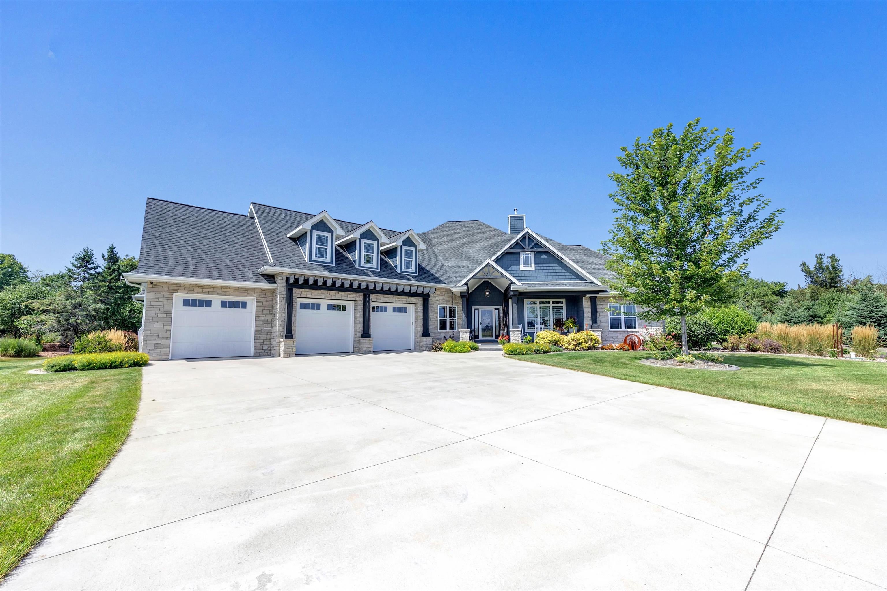 2836 OAK STREAM Drive
