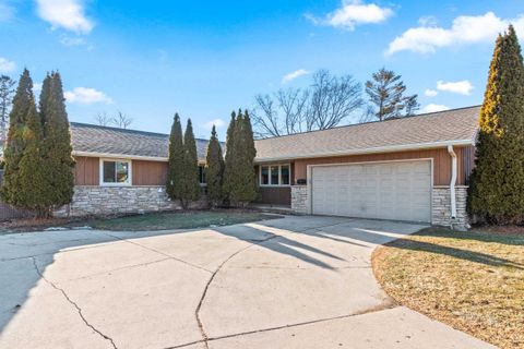 Photo of 1491 SHAWANO Avenue, GREEN BAY, WI 54303 (MLS # 50321380)