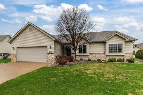 Photo of 525 W WAYFARER Court, APPLETON, WI 54913 (MLS # 50320908)