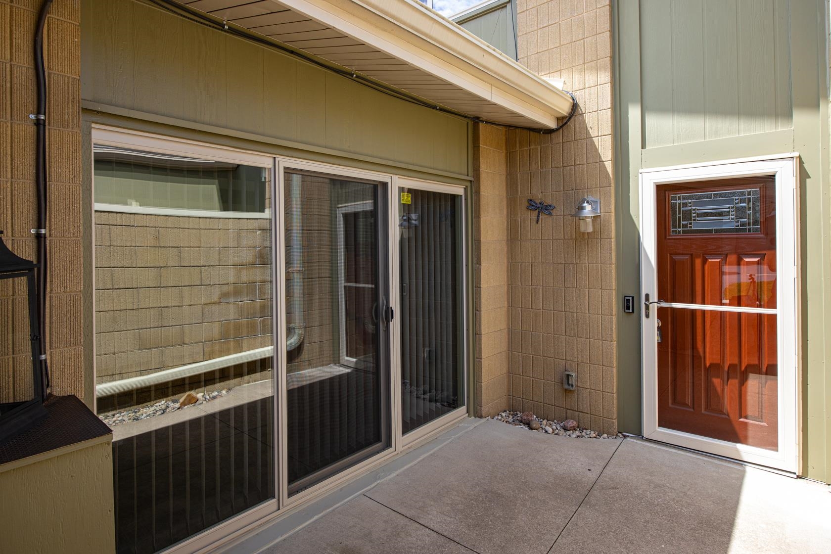 1229 NICOLET Circle