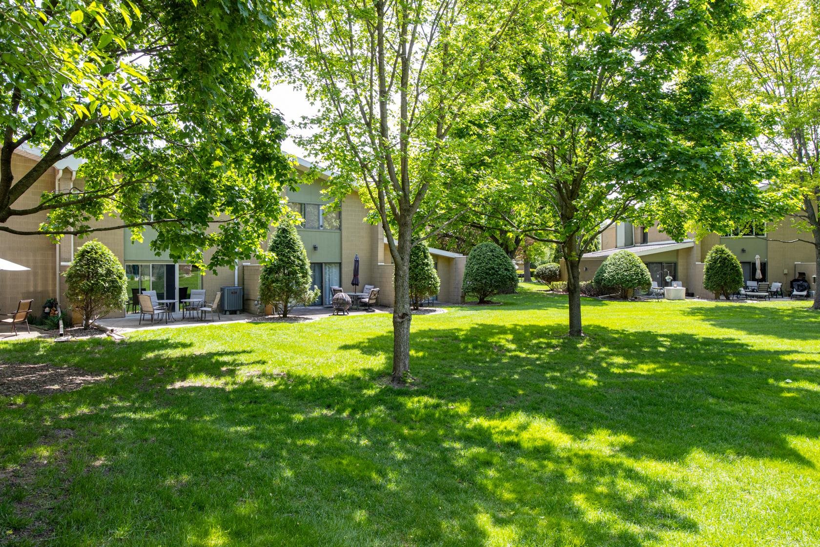 1229 NICOLET Circle