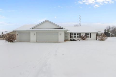Photo of 6785 CASCADE Drive, GREENLEAF, WI 54126 (MLS # 50319517)