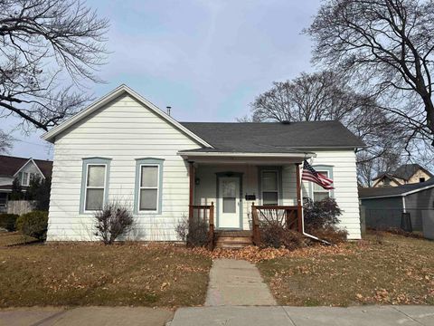 Photo of 1340 CARNEY Boulevard, MARINETTE, WI 54143 (MLS # 50318718)