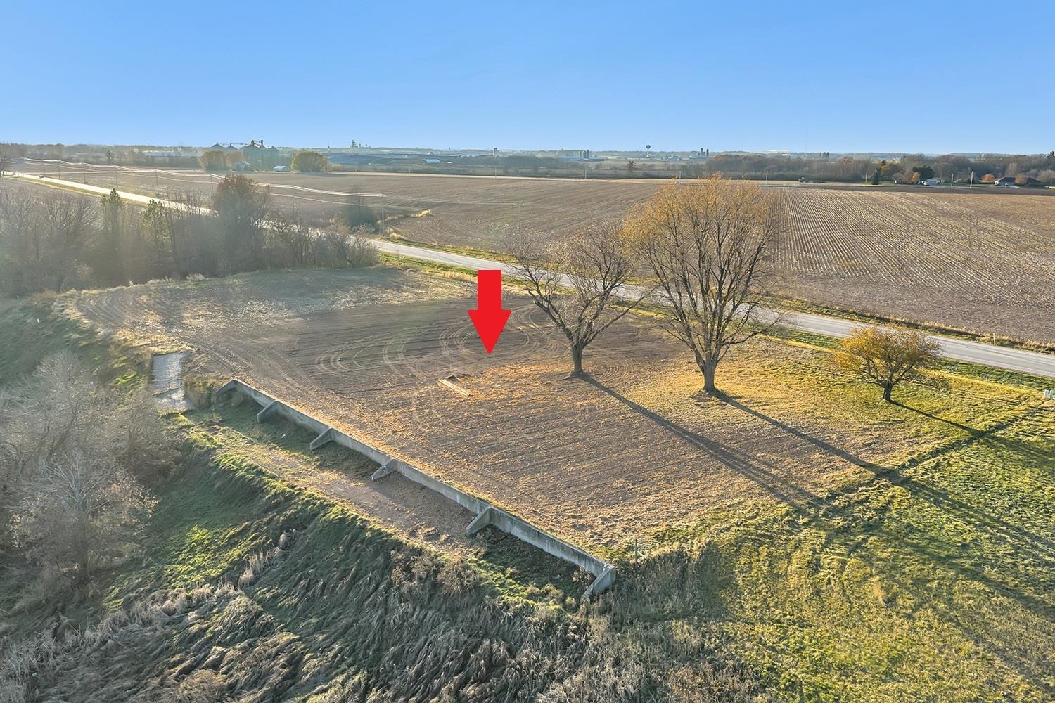 Photo 1 of 4 — 4307 LOST DAUPHIN Road 4, DE PERE, WI 54115