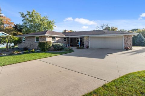 Photo of 608 MICHIGAN LANE Court, KAUKAUNA, WI 54130 (MLS # 50316211)