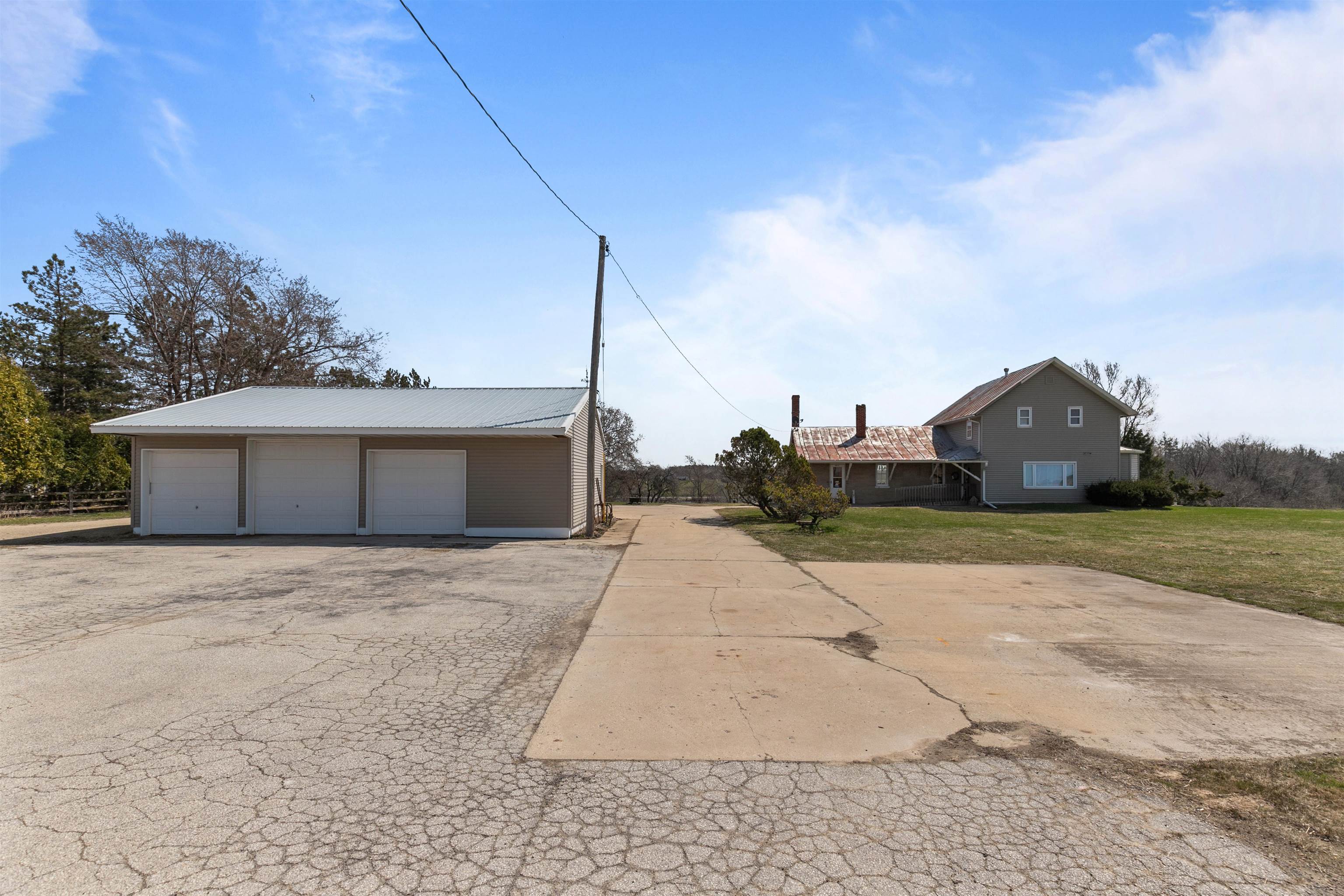 3829 LOST DAUPHIN Road