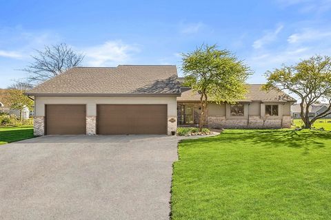 Photo of W4933 GOLF COURSE Road, SHERWOOD, WI 54169 (MLS # 50320983)