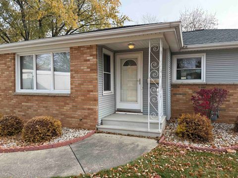 Photo of 833 COLONIAL Avenue, GREEN BAY, WI 54304 (MLS # 50318533)