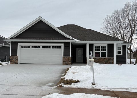 Photo of N9355 GEMSTONE Court, APPLETON, WI 54915 (MLS # 50314829)