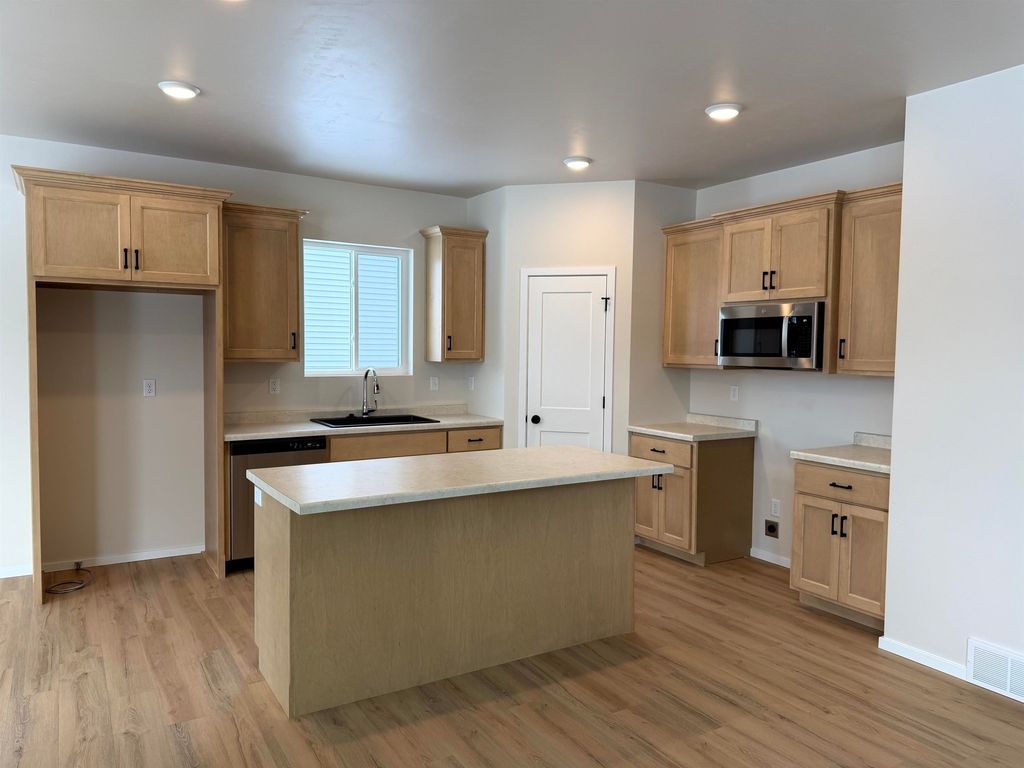 Photo of N9355 GEMSTONE Court, APPLETON, WI 54915 (MLS # 50314829)