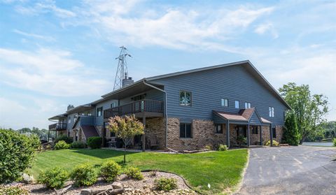 Photo of 2490 STROEBE ISLAND Drive, APPLETON, WI 54914 (MLS # 50310563)