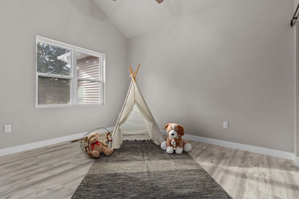 Photo of 5358 PENNSYLVANIA Avenue, APPLETON, WI 54914 (MLS # 50318725)