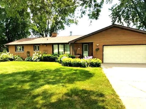Photo of 735 PARK Street, WRIGHTSTOWN, WI 54180 (MLS # 50321630)