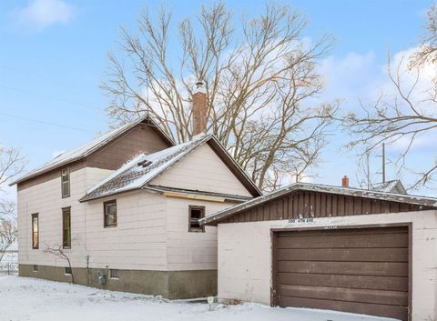 Photo of 300 4TH Avenue, MENOMINEE, MI 49858 (MLS # 50319409)