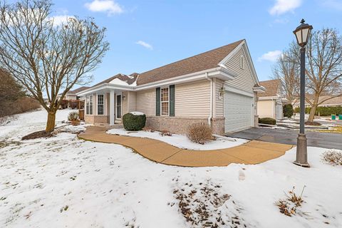Photo of N96W14141 KNOLLCREST Circle, GERMANTOWN, WI 53022 (MLS # 50320371)